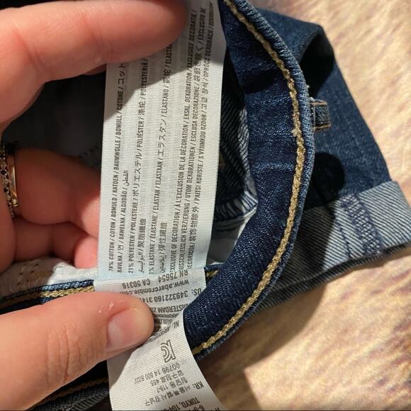 Hollister Longest Length Midi Jean Shorts Women's Size 00 / 26 In. Waist - Picture 6 of 6